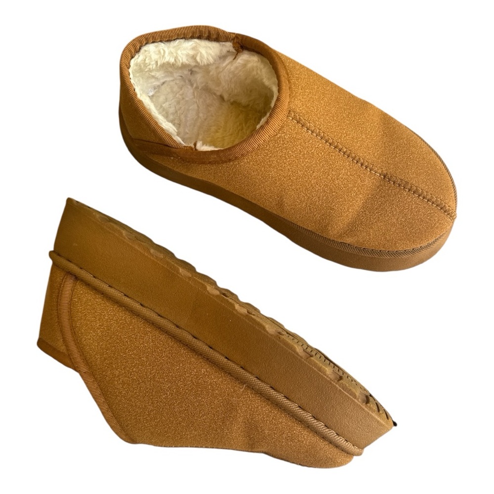Cozy Tan Slippers Women’s Sz. 38 Rubber Sole Fax Warm Fur House Shoes Unbranded - Picture 3 of 6